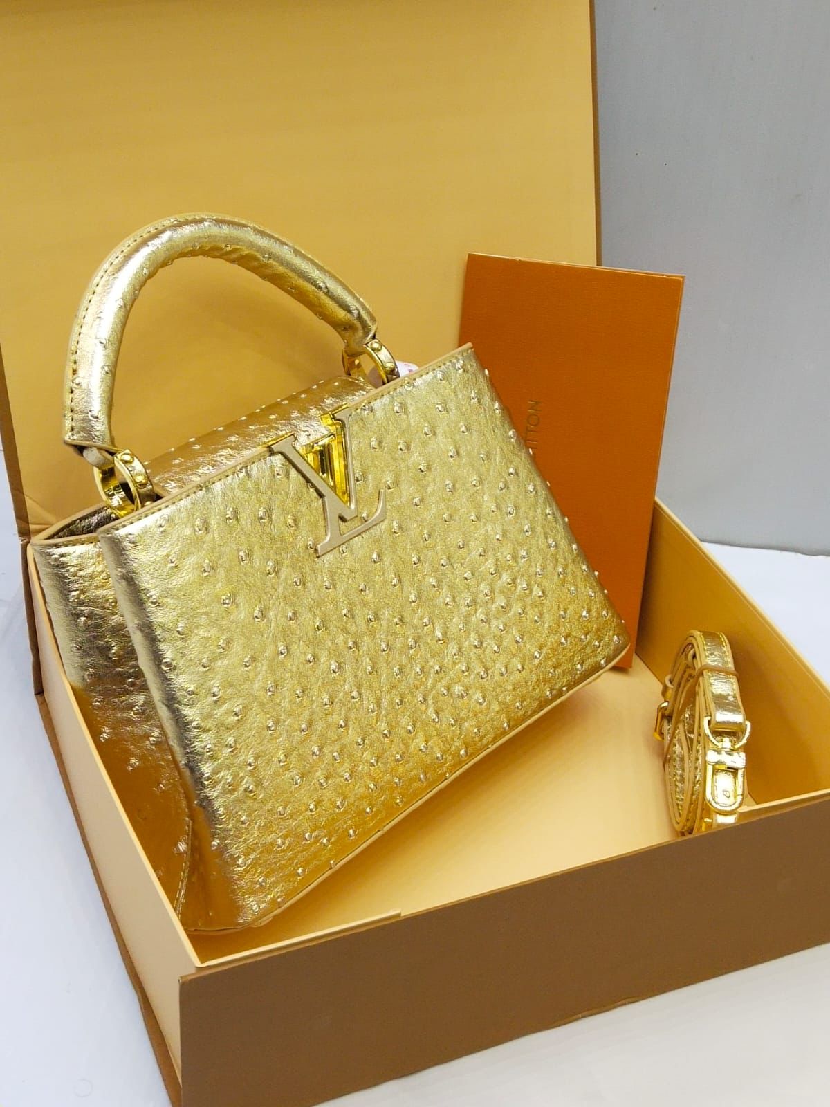 LOUIS VUITTON